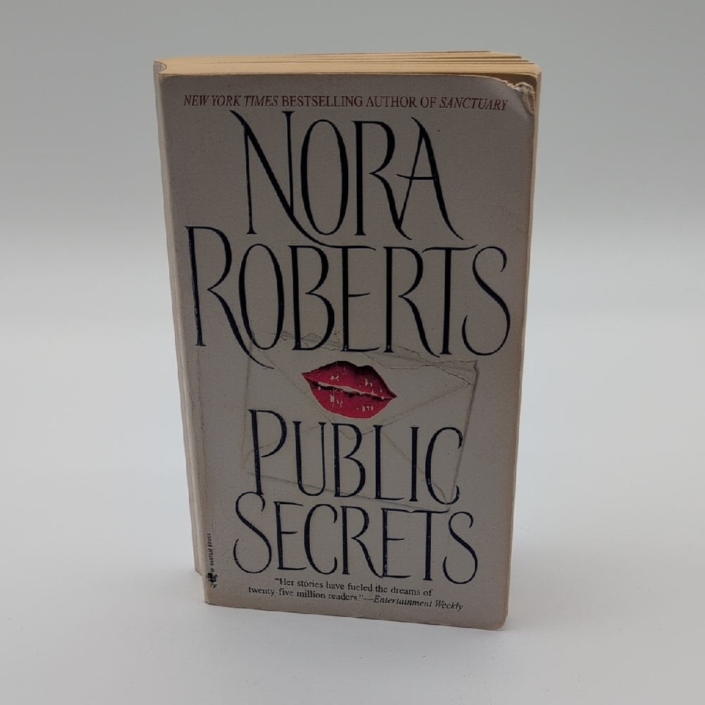 💵2/$10Bundle and Save💵Nora Roberts 'Public Secrets' Book